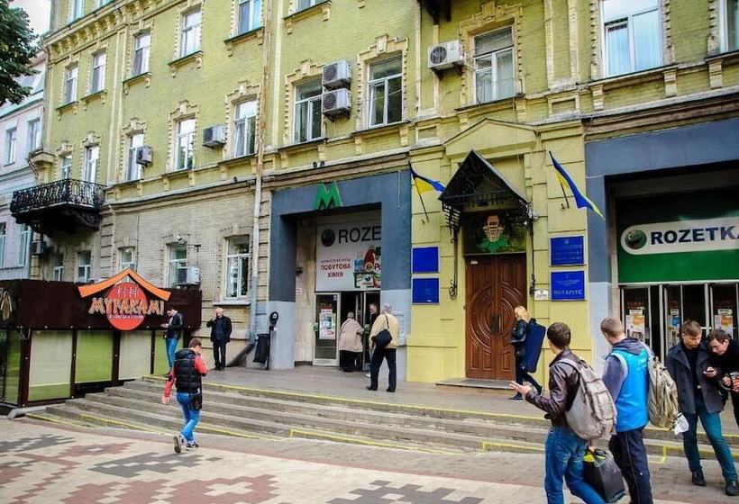 Golden Globus Hostel