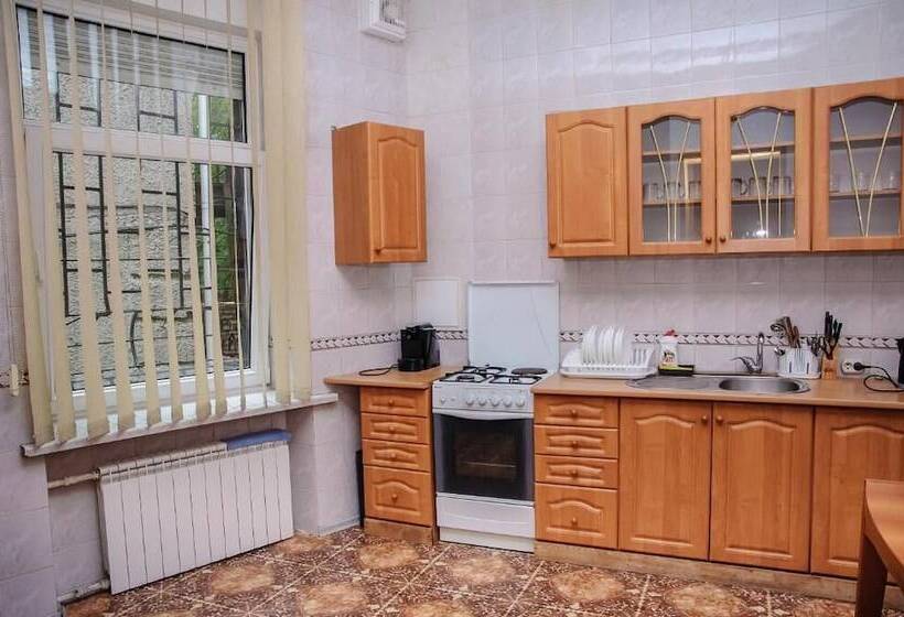 Golden Globus Hostel