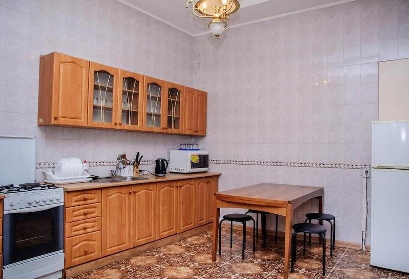 Golden Globus Hostel