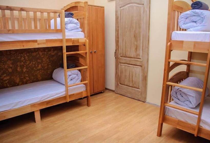Golden Globus Hostel
