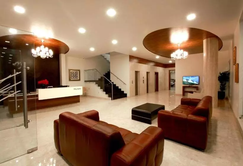 ホテル Palguni Residency