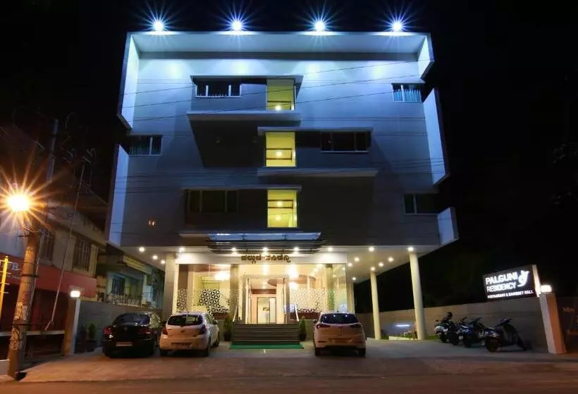 ホテル Palguni Residency