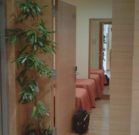 پانسیون Hostal Rambla