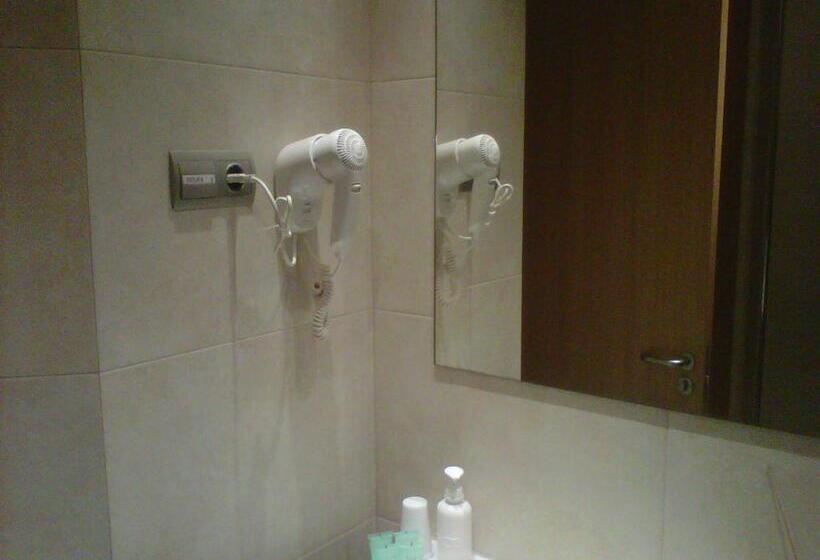 پانسیون Hostal Rambla