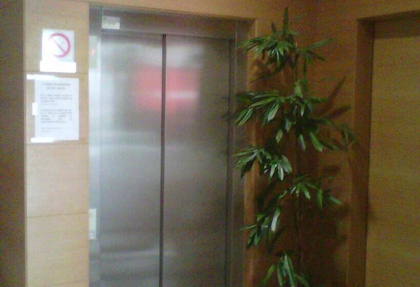 پانسیون Hostal Rambla