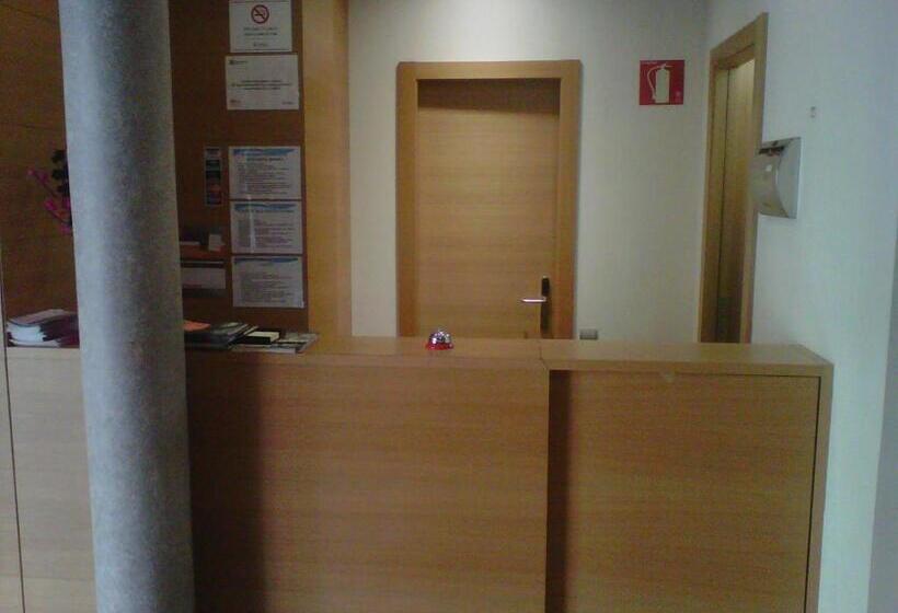 پانسیون Hostal Rambla