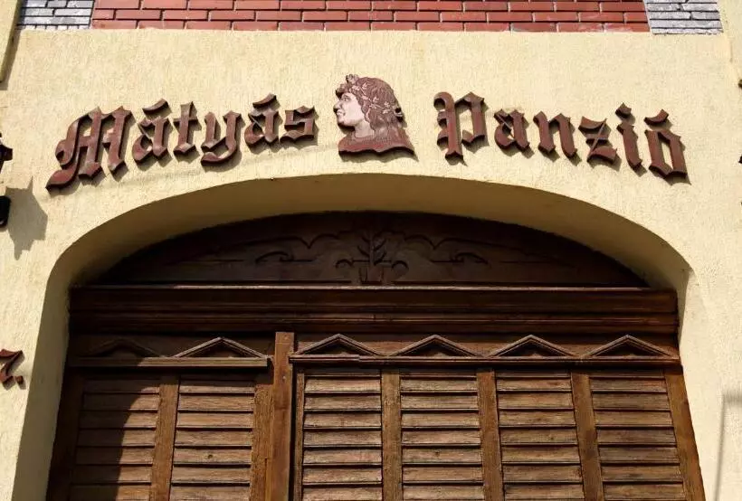 تختخواب و صبحانه Mátyás Panzió