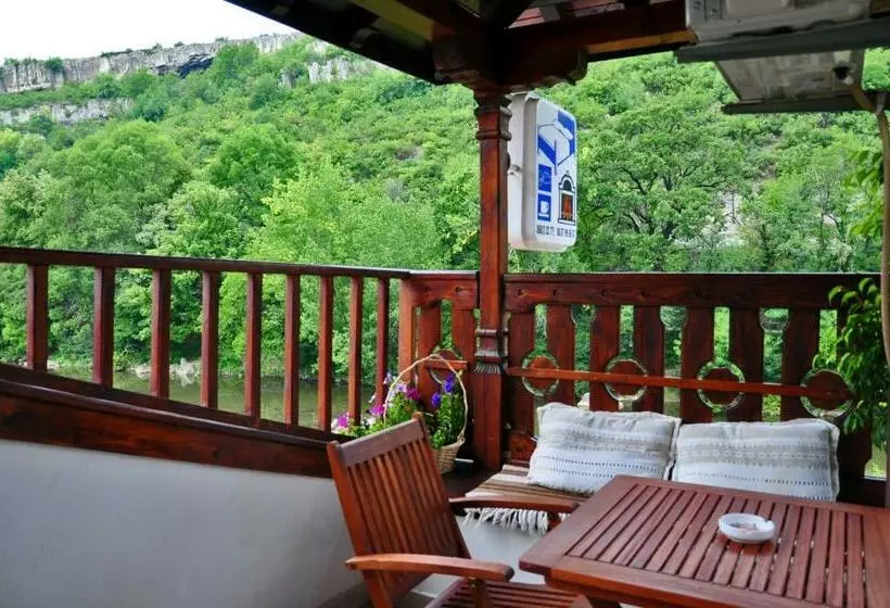 Family Hotel Varosha 2003