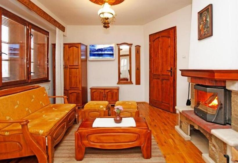 Family Hotel Varosha 2003