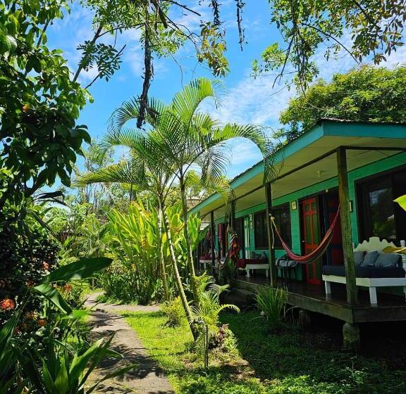 هتل Cabinas Tortuguero