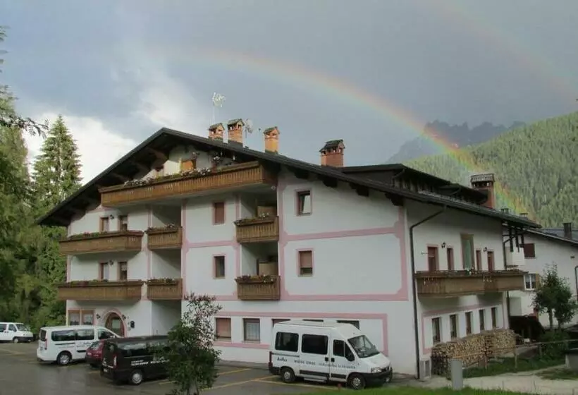 Hotelli Garnì Miramonti