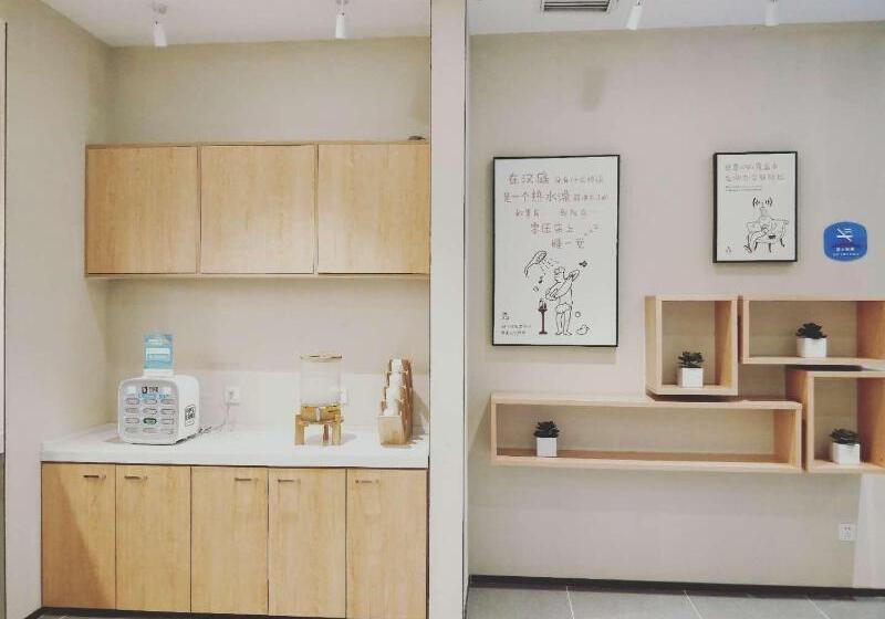 Hotel Hanting Yibin Zhongshan Street