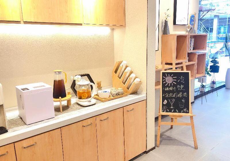 Hotel Hanting Yibin Zhongshan Street