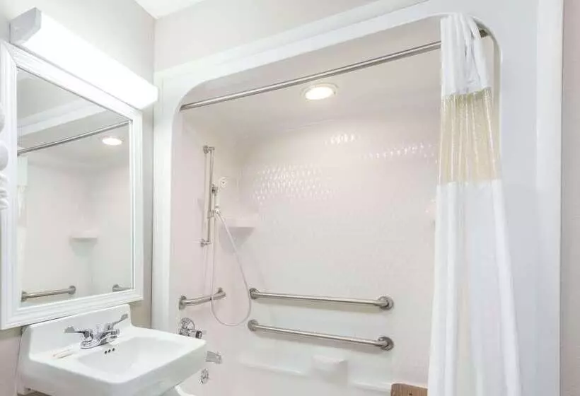 ホテル Baymont By Wyndham Cambridge