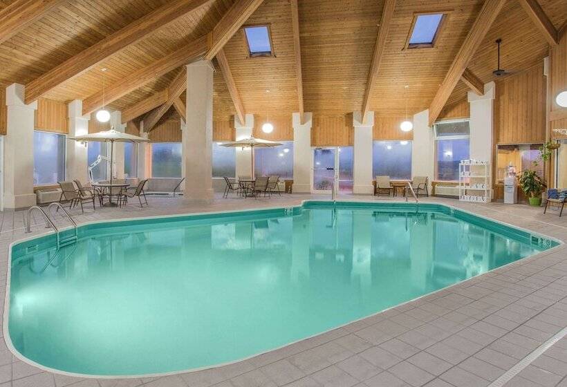 בית מלון כפרי Baymont By Wyndham Freeport