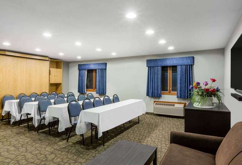 בית מלון כפרי Baymont By Wyndham Pella