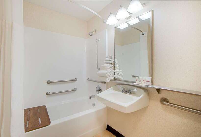 בית מלון כפרי Baymont By Wyndham Pella