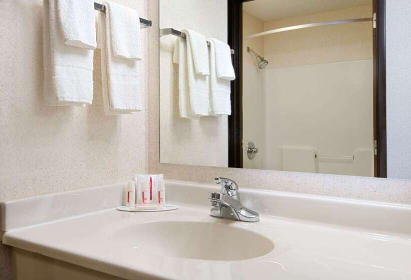 בית מלון כפרי Baymont By Wyndham Pella