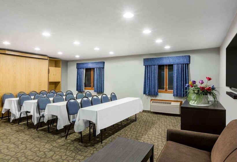 בית מלון כפרי Baymont By Wyndham Pella