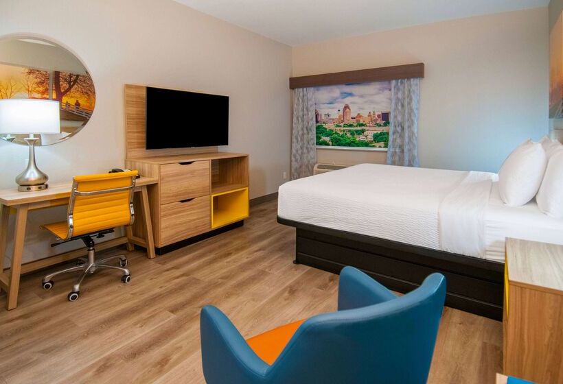 هتل Days Inn & Suites By Wyndham San Antonio North/stone Oak