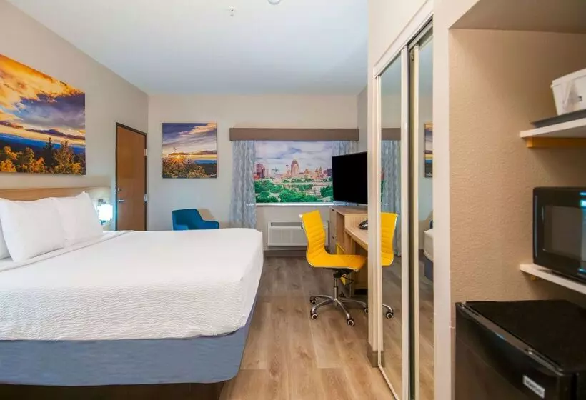 Отель Days Inn & Suites By Wyndham San Antonio North/stone Oak