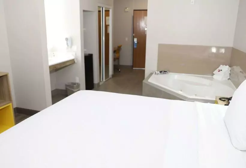 Отель Days Inn & Suites By Wyndham San Antonio North/stone Oak