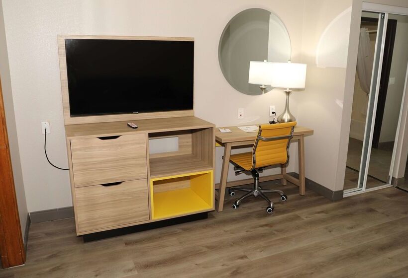 هتل Days Inn & Suites By Wyndham San Antonio North/stone Oak