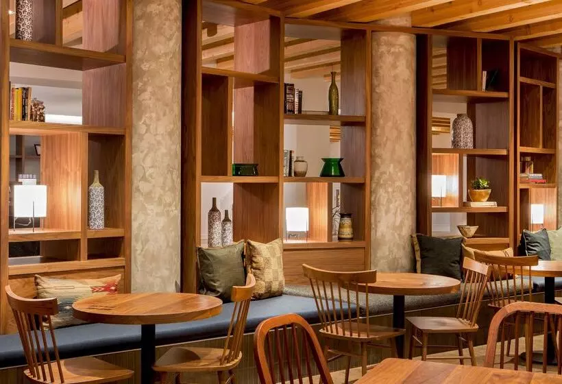 فندق Doubletree By Hilton Atlanta Windy Hill Ballpark