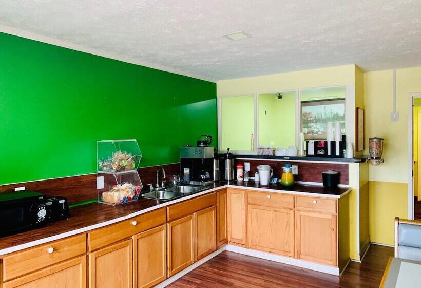 Отель Holiday Lodge   Greensboro/lake Oconee