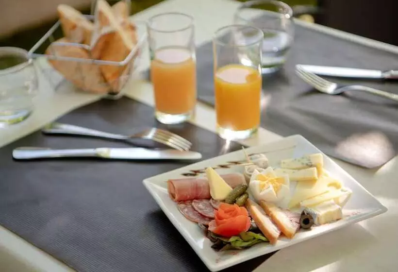 Kyriad Hotel Lyon Givors