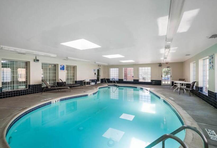 בית מלון כפרי Mainstay Suites Frederick