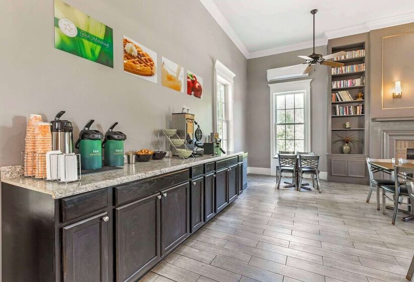 בית מלון כפרי Quality Inn & Suites