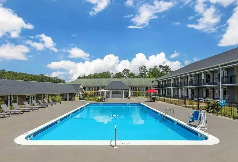 ホテル Quality Inn & Suites