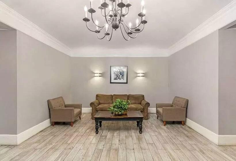 ホテル Quality Inn & Suites