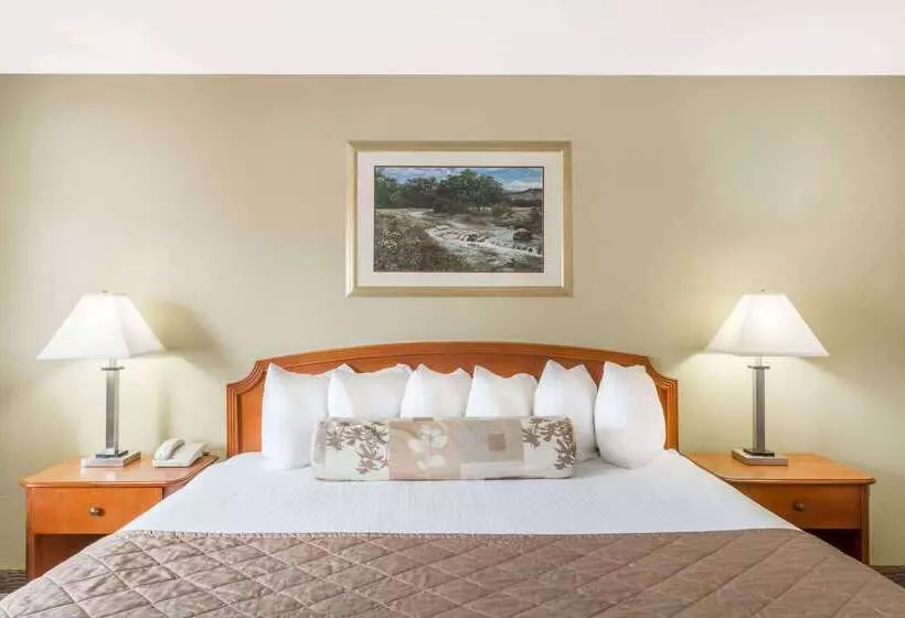 호텔 Ramada By Wyndham Ely