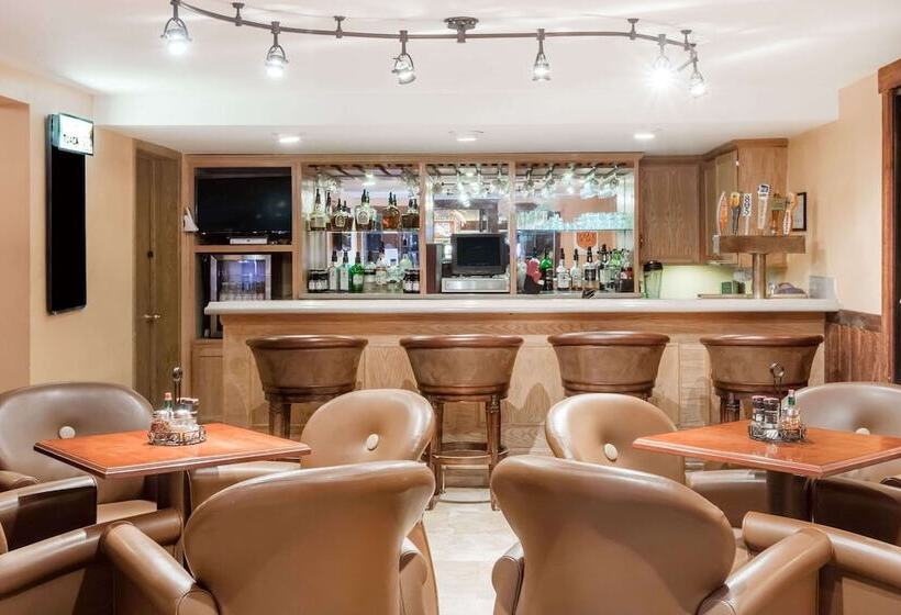 בית מלון כפרי Ramada By Wyndham Ely