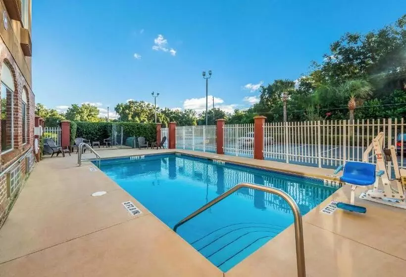 בית מלון כפרי Red Roof Inn Ocala