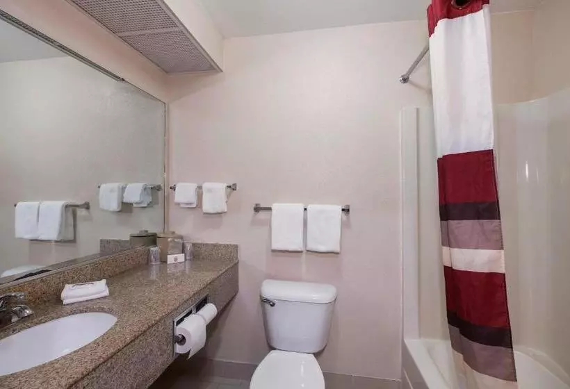 Отель Augusta West