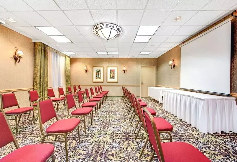 בית מלון כפרי Sonesta Es Suites Dallas Park Central