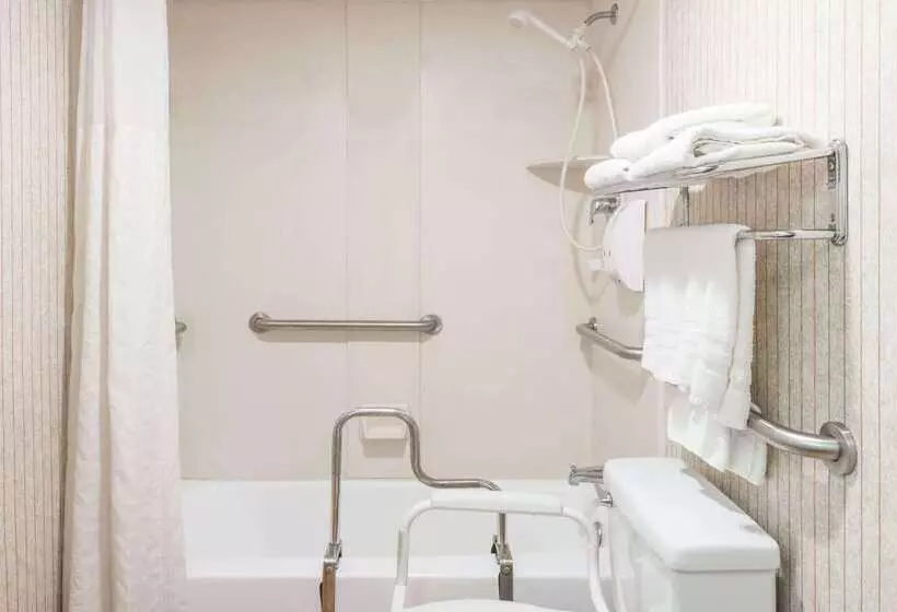 فندق Super 8 By Wyndham West Greenwich/providence