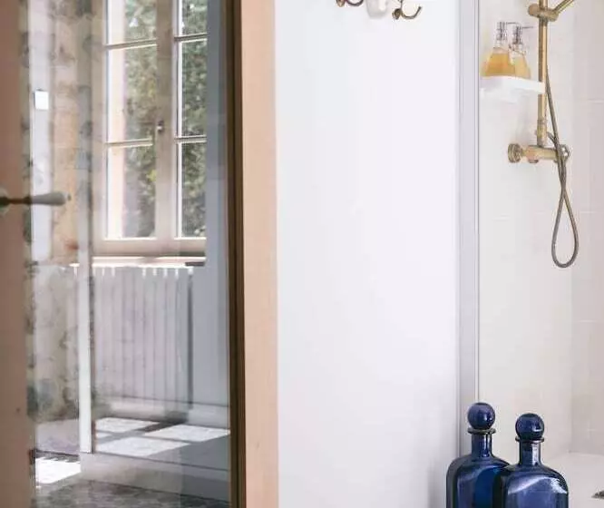 Aamiaismajoitus (B&B) Tomette Singuliere