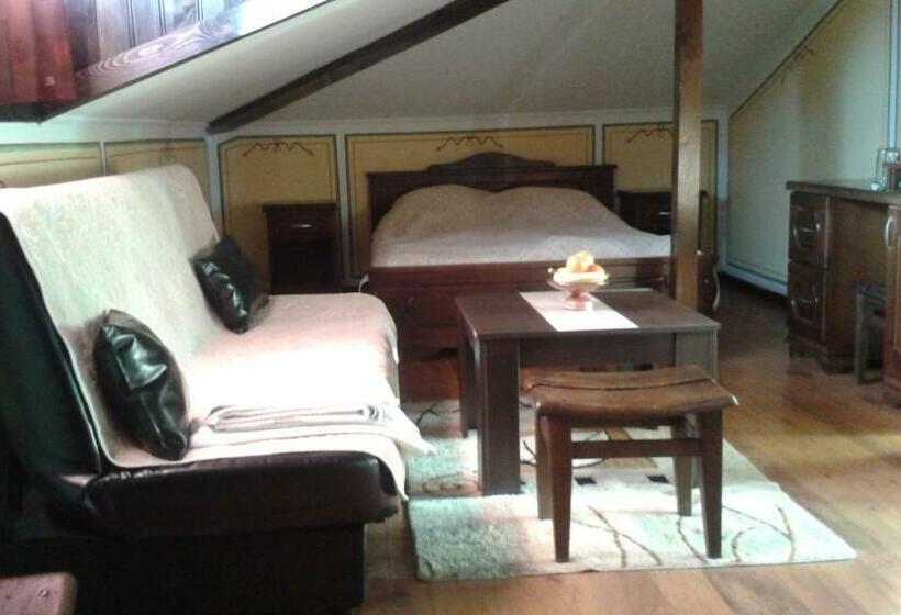 בית מלון כפרי Chuchura Family