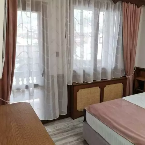 Hotelli Chuchura Family