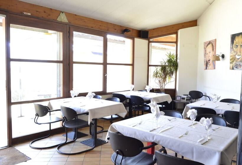 Отель Le Relais Du Bois Perché