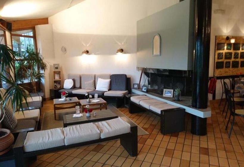 Отель Le Relais Du Bois Perché