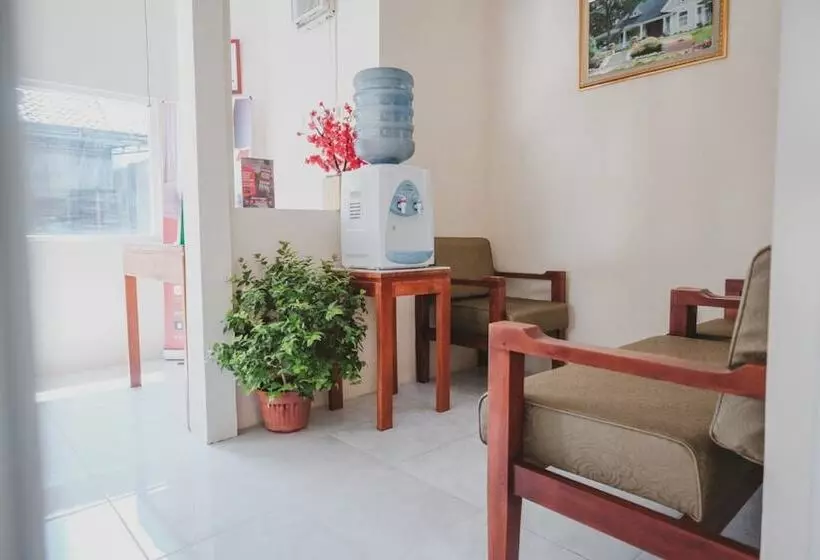 ペンション Reddoorz Near Ambarukmo Yogyakarta