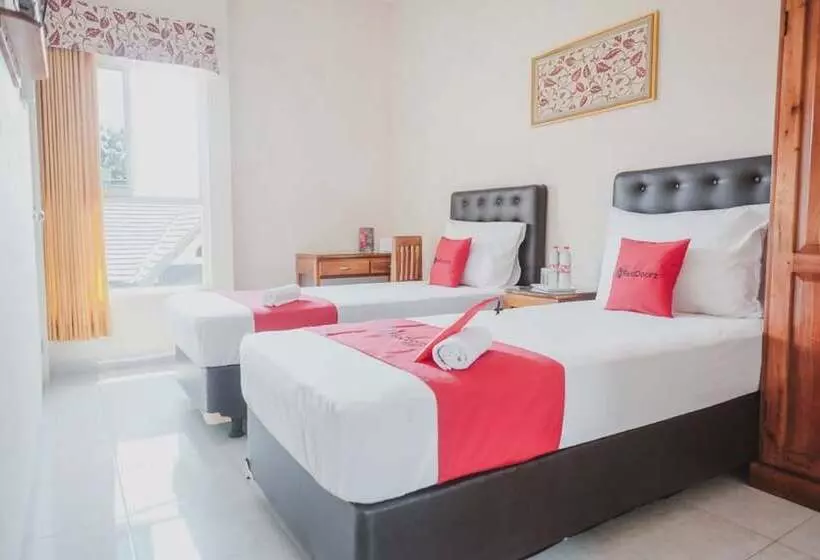 ペンション Reddoorz Near Ambarukmo Yogyakarta