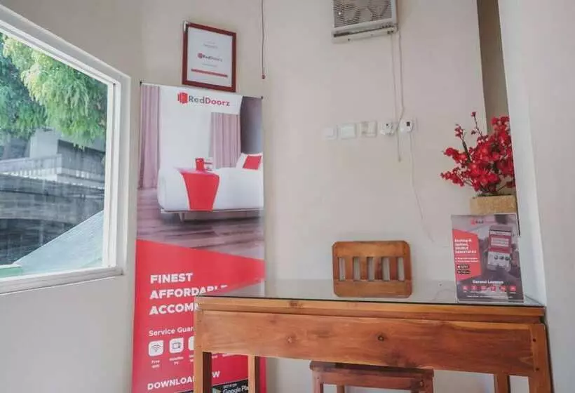 ペンション Reddoorz Near Ambarukmo Yogyakarta