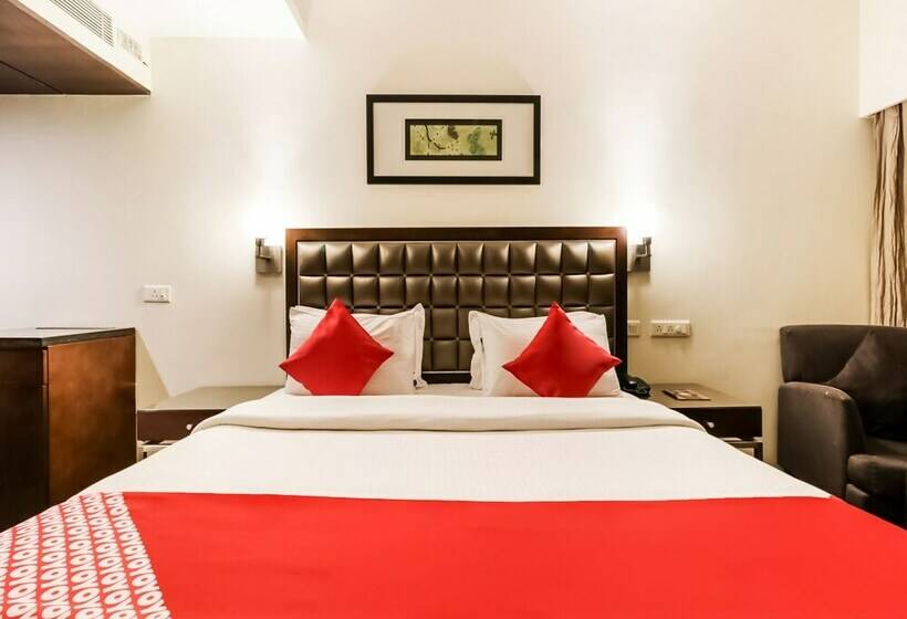 Отель The Regency