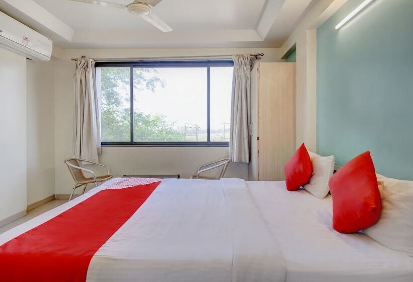 Capital O 40904 Hotel Satish Executive